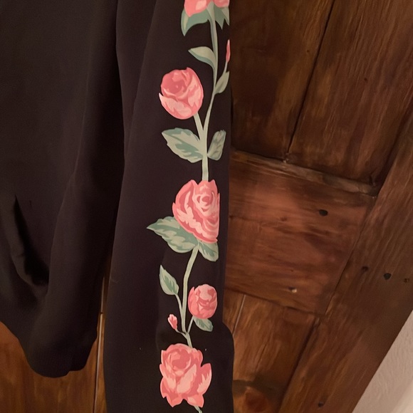 Hollister Black Hoodie XS Floral Sleeve - Picture 3 of 7